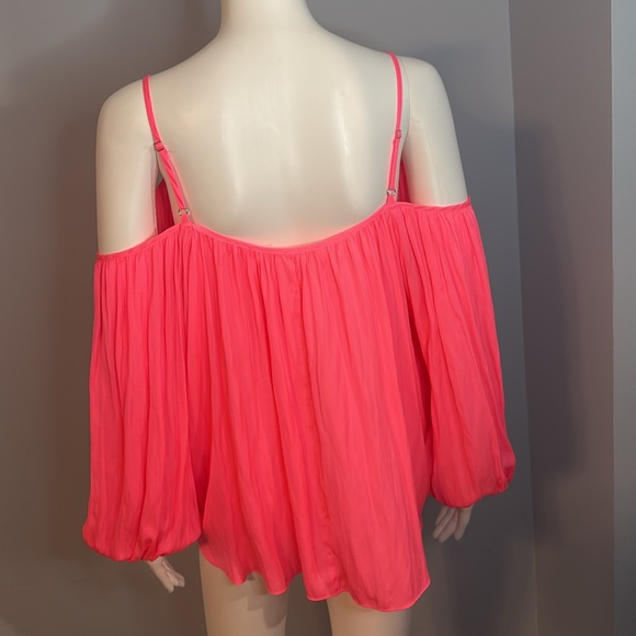 Pink top - Picture 3 of 5